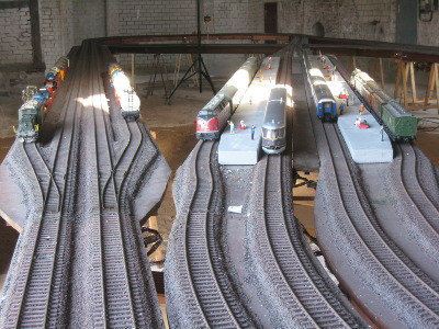 6 Züge für den Automatik-Betrieb in Startaufstellung